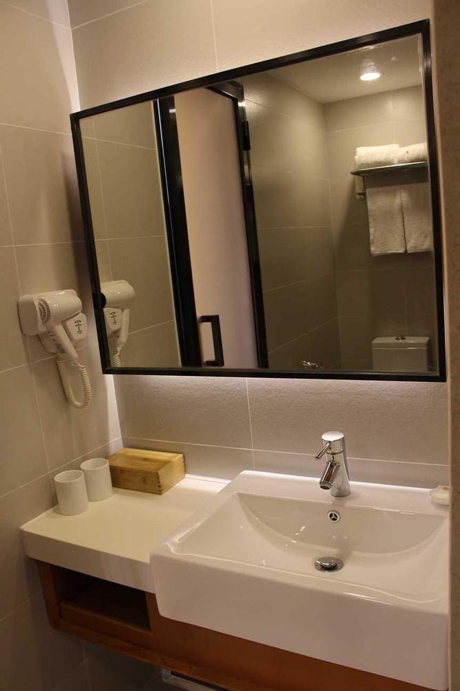 เจไอ โฮเทล คุนหมิง เจิ้งอี้ฟ่าง Hotel ภายนอก รูปภาพ