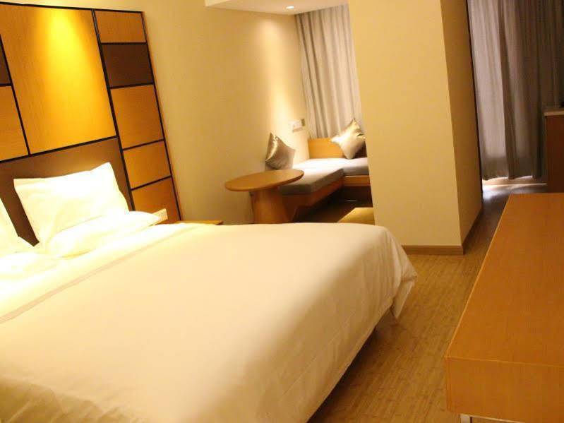 เจไอ โฮเทล คุนหมิง เจิ้งอี้ฟ่าง Hotel ภายนอก รูปภาพ